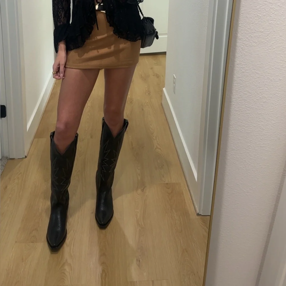 Black Western-Style Women's Boots - Picture 4 of 5